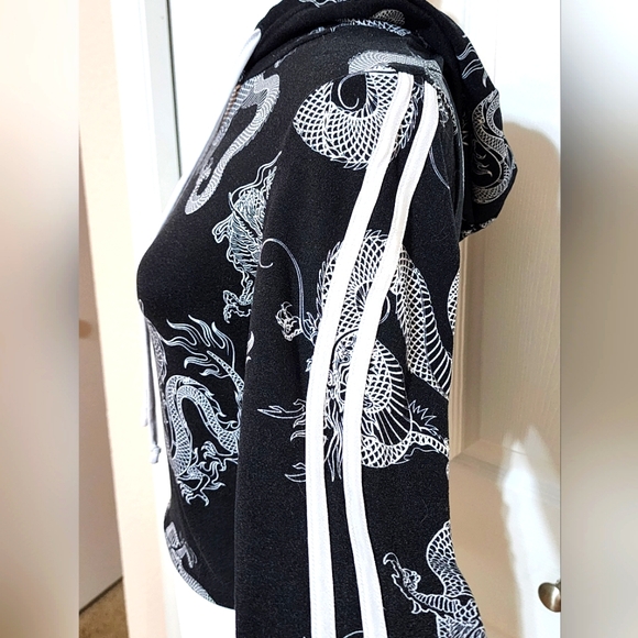 Infinite Performance midriff long-sleeved top - Picture 3 of 5